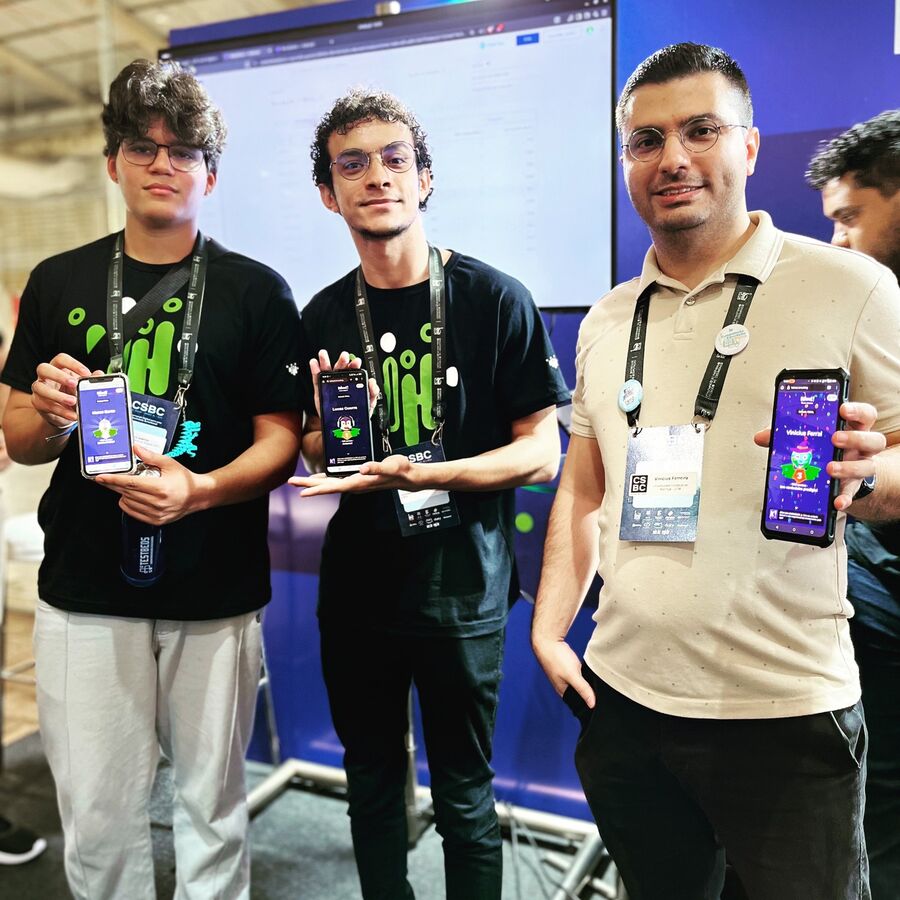 Lucas Rayan Guerra e equipe vencedores do CyberGame do Hackers do Bem no CSBC 2025